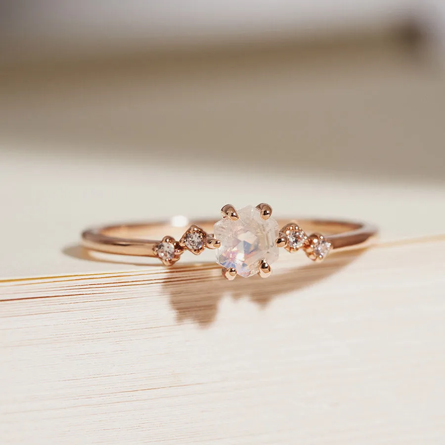 14k Briller Natural Moonstone Ring