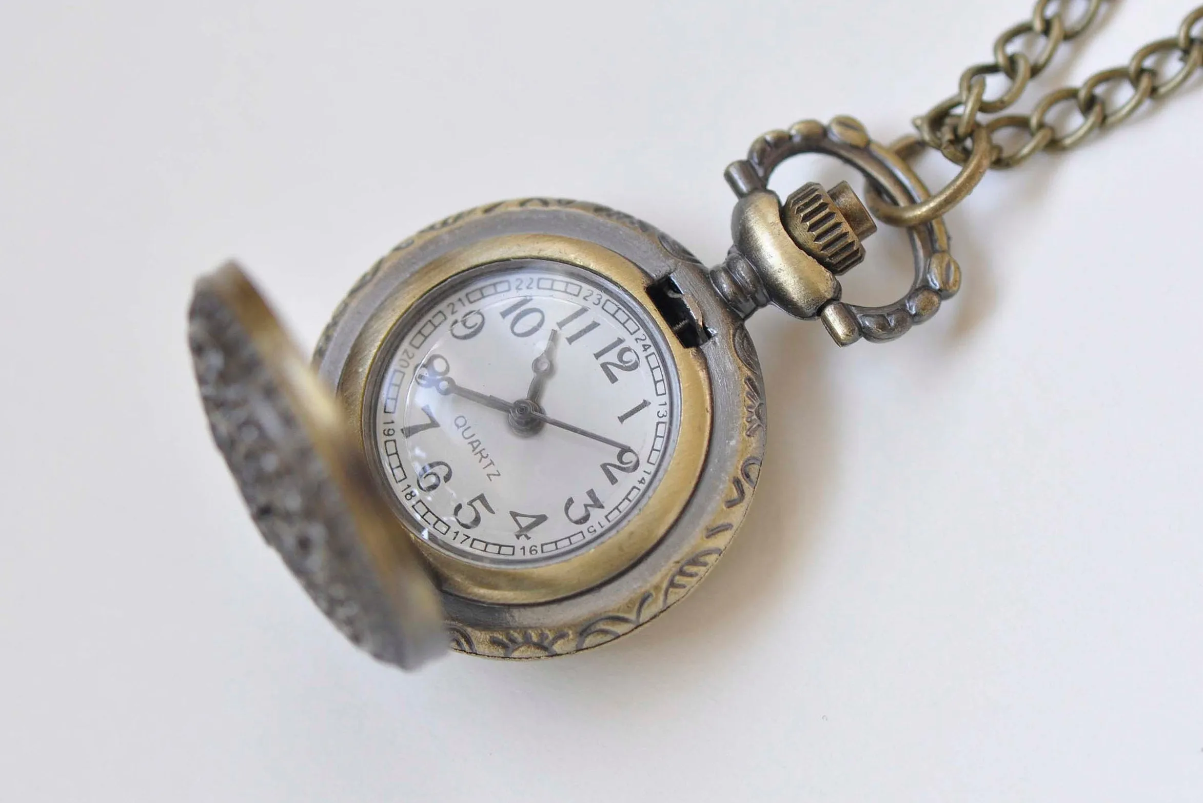 Antique Bronze Small Pocket Watch Necklace Set of 1 A6639