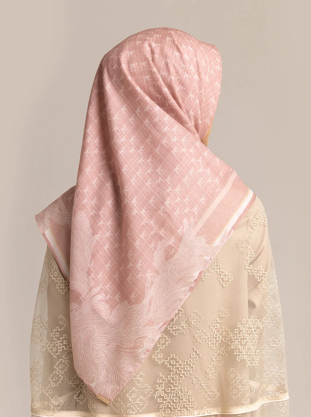 MONOGRAM SCARF LILY ROSE