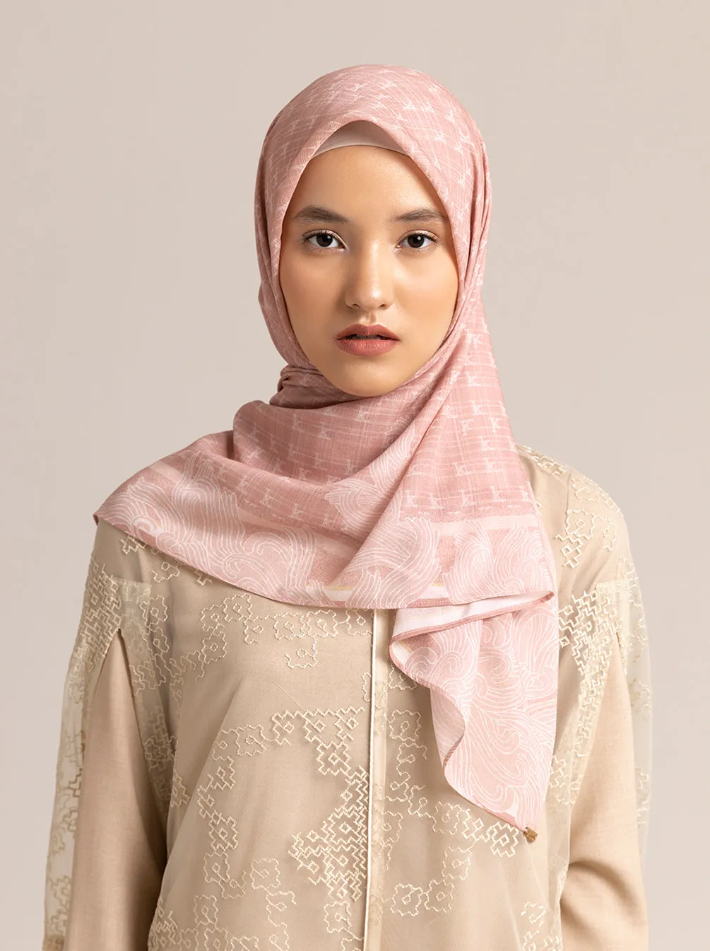 MONOGRAM SCARF LILY ROSE