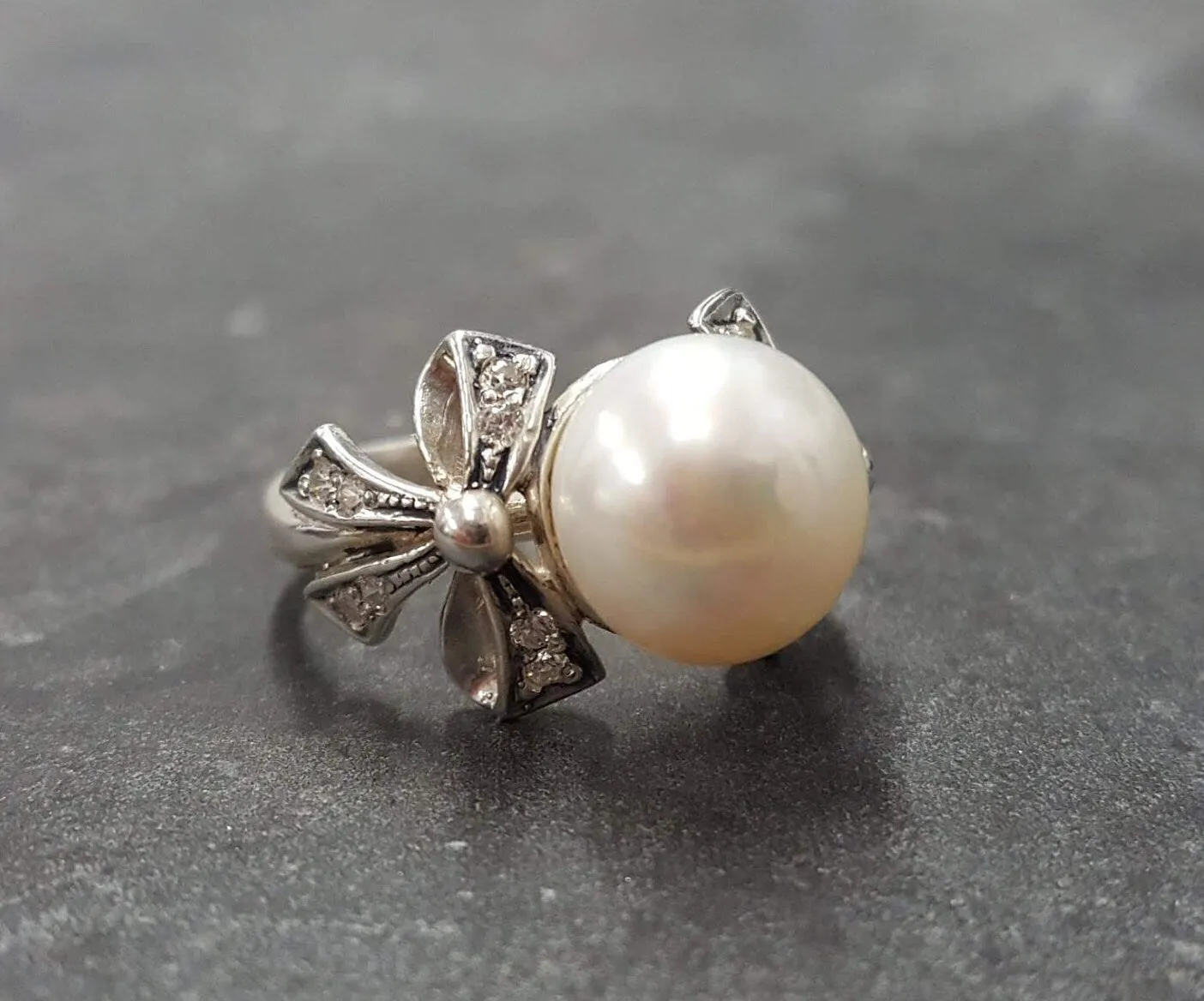 Ribbon Pearl Ring - Natural White Pearl - June Birthstone Ring