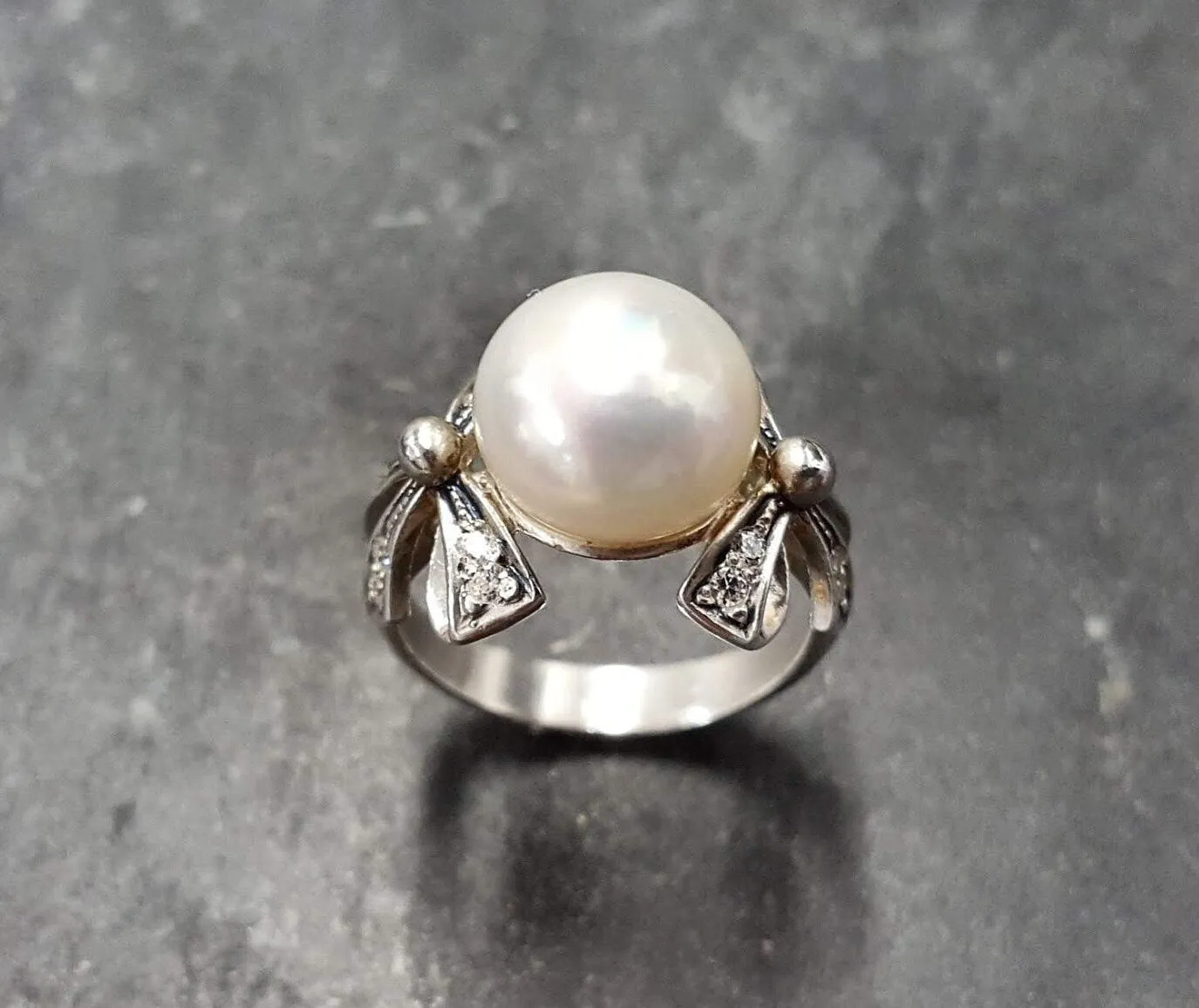 Ribbon Pearl Ring - Natural White Pearl - June Birthstone Ring